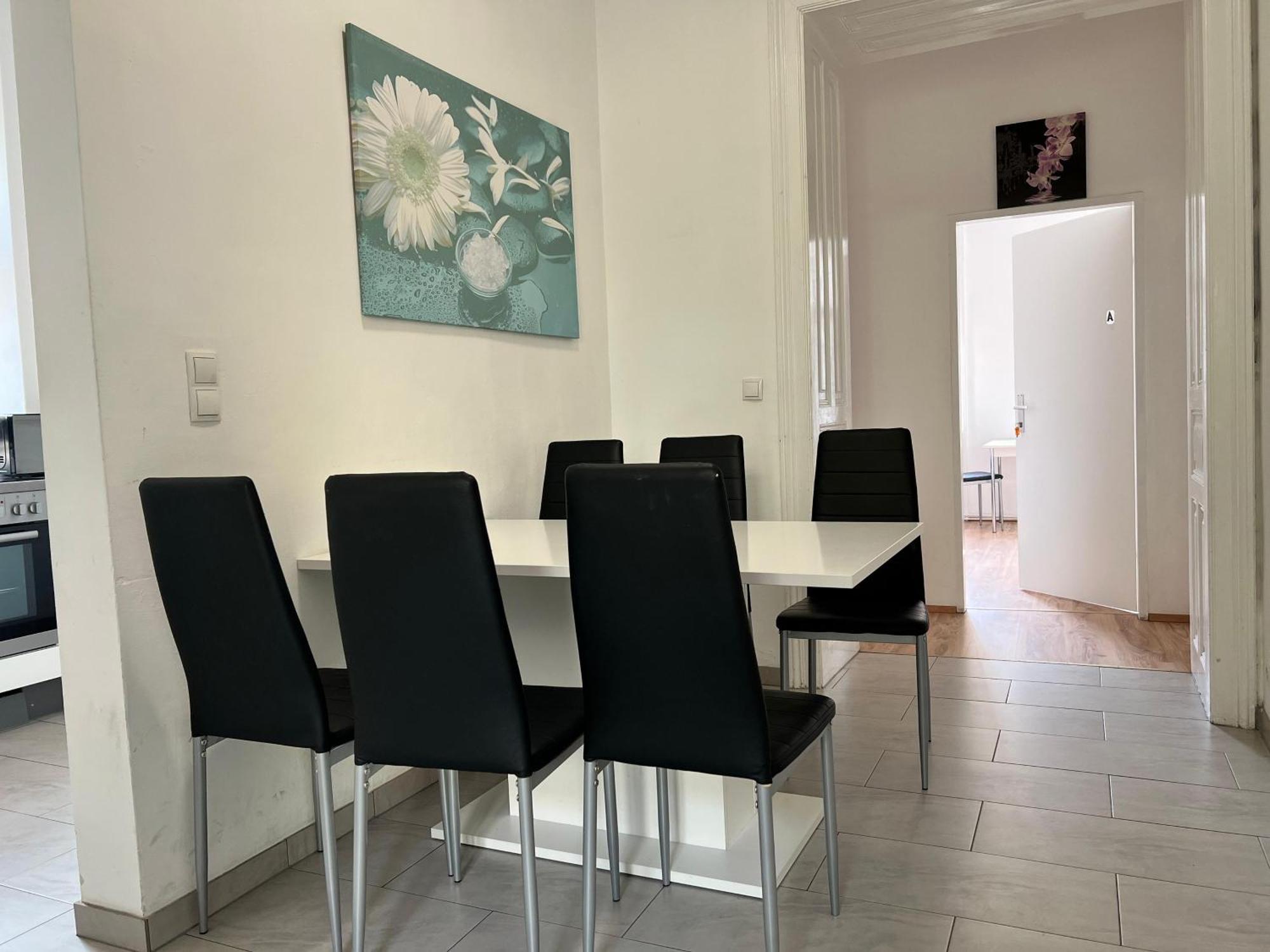 Comfortable 4br Shared Perfect For Groups & Friends Apartment Wien