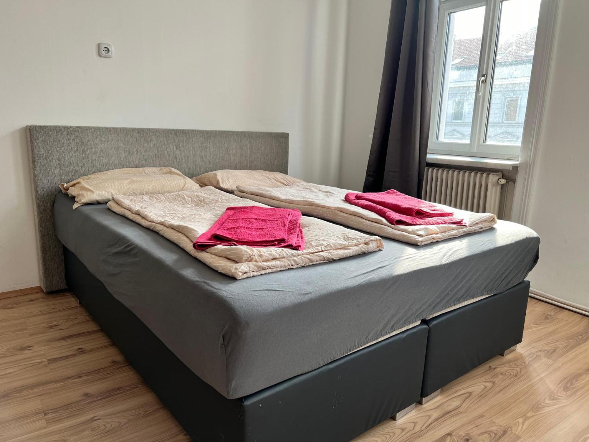 Comfortable 4br Shared Perfect For Groups & Friends Apartment *